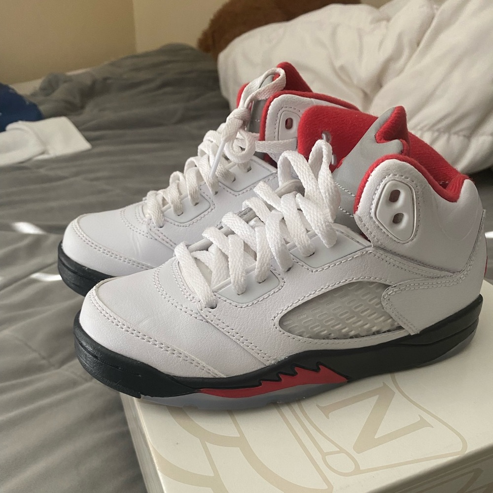 Kids Jordan 5 White/Red size 12(PS) preschool, wore once.